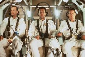 فلم (أبوللو 13 - Apollo 13) بطولة: توم هانكس Tom Hanks ، كيفن باكون Kevin Bacon ، بل باكستون Bill Paxton ، اخراج: رون هوارد Ron Howard ، انتاج عام 1995 حائز على عدة جوائز MV5BMTIzNjUwNjYyM15BMl5BanBnXkFtZTYwNjE1NzE3._V1._SX475_SY321_