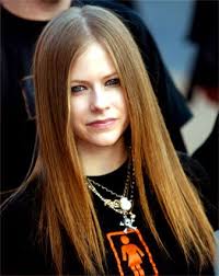 لمحبي افريل Avril-Lavigne-Photograph-C10103245