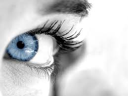 ما الفرق بين ماء الفم والأذن والعين Blue_eye