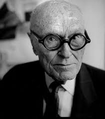 Carrie Prejean has nudie pics,