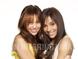 http://t2.gstatic.com/images?q=tbn:epziDfOVnH_2eM:http://i401.photobucket.com/albums/pp100/joejoans154/mileyandmandy.jpg