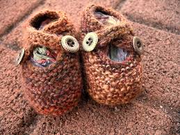 knit baby shoes