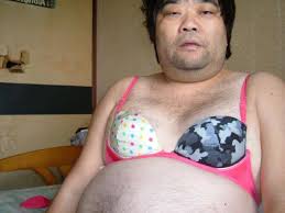 http://t2.gstatic.com/images?q=tbn:lgGGlMP6od9zsM:http://i44.photobucket.com/albums/f28/chren143/manboobs.jpg