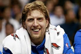 Dirk Nowitzki stays with Mavs