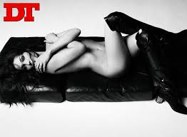 Carla Bruni hot