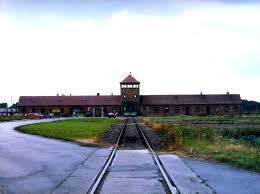 http://t2.gstatic.com/images?q=tbn:rhp6MoU4lw_HHM:http://www.regiosfera.com/wp-content/uploads/2010/01/auschwitz.jpg&t=1