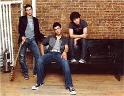 صور لفرقة جوناس براذرز Jonas-Brothers-ino02