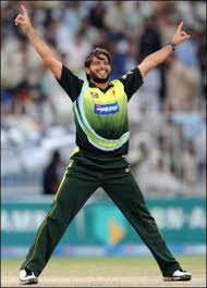 http://t2.gstatic.com/images?q=tbn:znsiq3CzVhDLcM:http://img.thesun.co.uk/multimedia/archive/00475/00afridi_280x390_475317a.jpg&t=1