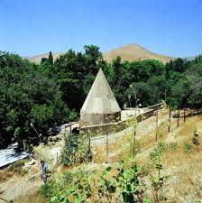  بقعه امامزاده عبدالقهار در روستای ورده از توابع شهرستان ساوجبلاغ