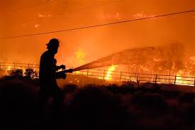 400-acre Reno fire burns homes