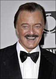 Robert Goulet (Reuters / Chip