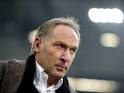„Er soll schon heute operiert werden“, bestätigte Schalke-Sprecher Gerd Voss ...