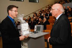 Dr. Dieter Fenske und Prof. Dr. Hansgeorg Schnöckel zwei hochrangige Gastredner gewonnen werden, die mit viel Spaß und ...