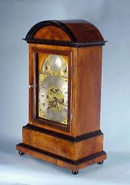 Datei:Johann Michael Edlinger, Austrian Walnut Bracket Clock ca ...