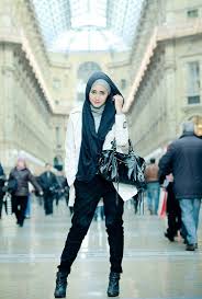 Hasil gambar untuk style hijab dian pelangi