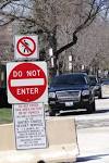 File:Secret Service Sign and Vehicles outside Obama House - S