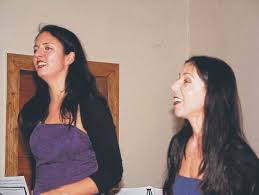 Die beiden Sängerinnen Gabriele Lesch (links) und Ines Amanovic. Fotograf: - 23279_1_xio-fcmsimage-20111211153559-006000-4ee4bfcf1bd57.68658411_861