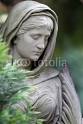 Statue einer trauernden Frau © Martina Berg #36229523 - See portfolio - 400_F_36229523_7xoZIJngBaLzv4BrBvWE0XXNfpG4BMu8
