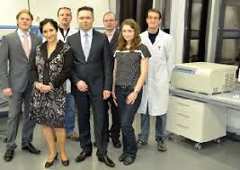 Das Team der Dresdner Biotechnologie-Firma UroTiss um die Geschäftsführer und Firmengründer Gouya Ram-Liebig und Sören Liebig.