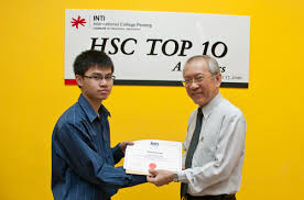 Top scorer Chong Kuok Liang (left) receives a commendation from Dr Michael Yap. - news12_1