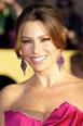 Here's what her makeup artist, Kathleen McAdams, did to bring out the purple ... - MBL-SofiaSAG-L