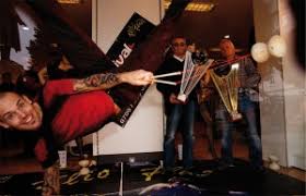 Dezember 2010 | Von Katharina Schaub | Kategorie: Gesellschaft. Circus Flic Flac präsentiert das zweite „Festival der besten Artisten“ Die Passanten ...