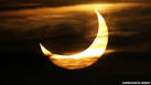 BBC News - Selfie danger during solar eclipse, eye experts warn