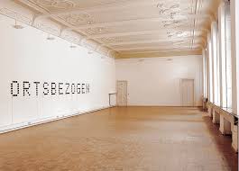 11-kanalige Klanginstallation (Sprecher: Roland Brus). Bellevue-Saal Wiesbaden. Auf einer Wandfläche im sonst leeren Ausstellungsraum erscheint der ... - rg009191_Kopie916