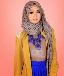Trend Model Hijab Modern Cantik Ala Dini Djoemiko