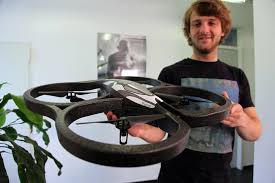 AR parrot drone peswat mini changih dikendalikan dengan wifi Images?q=tbn:ANd9GcRZpeAj4JFg0GdvyWLhBDf0--N1GAIHOjvy-9J6Lkh8YVnhXdc0uA