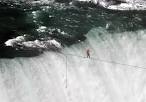 Nik Wallenda completes tightrope walk across Niagara Falls - PhotoBlog