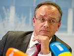 ... mit Stuttgarts Polizeipräsident Siegfried Stumpf im Staatsministerium am ...