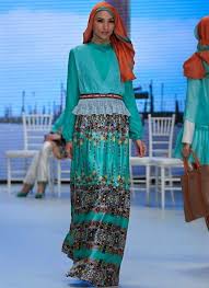 Gambar Model Baju Muslim Modern Terbaru untuk Traveling | DESAIN ...
