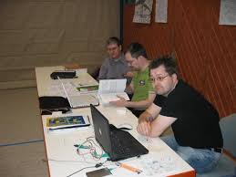 ... Holger Logemann (von links nach rechts) Foto (c) Norbert Reichinger (PRBCBS - Perry Rhodan Briefclub Bullys Schreibtisch) Wie bau ich mir eine Space-Jet - 2006frankencon02