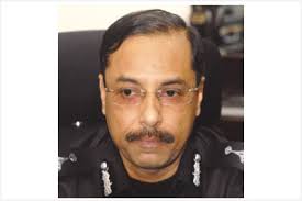 Besides, Rajshahi range deputy inspector general (DIG) Mohammad Mukhlesur Rahman has been made the new Rab DG. - 2010-08-31__front02
