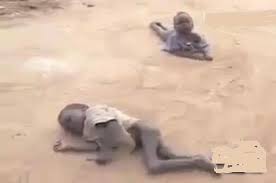 صور أطفال الصومال .. وهم يستغيثون Images?q=tbn:ANd9GcRzALLcIFTMMiC3TtpCKBVOt8lodiIJno1j3Hox8fnzd_garc1s