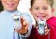 Das i-Kids-Handy der Björn-Steiger-Stiftung unterstützt die GPS-Ortung. - kinder-handy-tipps-tarif-kosten-3m