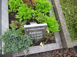 Grabstein von Andreas Groenewold (11.09.1974-16.06.1978), Friedhof Osteel. Häufige Nachnamen auf diesem Friedhof: