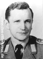 Kurt Kunkel,Leutnant Chef 2./Fsch.Jäg.Rgt 4. Joined Luftwaffe 1940. - kunkel_152