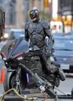 Set images from 'Robocop' remake show off new battle suit for hero ...