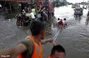 Bangkok bolsters river defences in flood battle