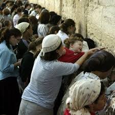Judaísmo ortodoxo trata as mulheres como sujas pequenas coisas Images?q=tbn:ANd9GcT99tbCGY-MA4A5wKV9OKZIwtJXIba7-CWpsSwtgqNPESAI5BU7EA