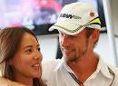 Jenson Button and Jessica Michibata. Photo credit: flickr - jenson-button-to-get-married-after-clinching-2009-title-7947_1