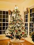 Árbol De Navidad Decorado Con Cintas De Plata Y Negro Y Adornos En ...