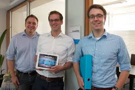 Das Unternehmen, das von Steffen Reitz, Fabian Stehle und Holger Teske gegründet wurde, positioniert sich als “intelligente mobile Dokumentenablage”.