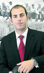 Carlos Fanjul, en su negocio en Gijón, una inmobiliaria especializada en embargos. marcos león. NOTICIAS RELACIONADAS - 2009-04-27_IMG_2009-04-20_01.31.25__1961274