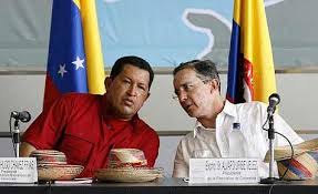 Venezuelan President Hugo Chavez and Colombian President Alvaro Uribe (Photo courtesy of casamerica.es)