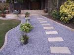 Garden Decoration Idea, Stepping stone to Make Your Garden Look ...