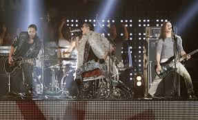 Tokio Hotel en los Premios MTV VMA Japn - 25.06.11 - Pgina 8 Images?q=tbn:ANd9GcT_j5QC_9JwWDXmX79ZLWgDusoW4tiNZtkY6Y79Dn68vpQ6cPgcCg