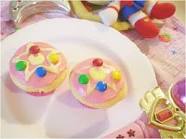 Sailor moon ate em produtos alimentares... Images?q=tbn:ANd9GcTaIjLz8RO27HSLXYhkooXOaP3f-SDkM5dSZAg8Z1cGswllKmQKUPJA_sjd